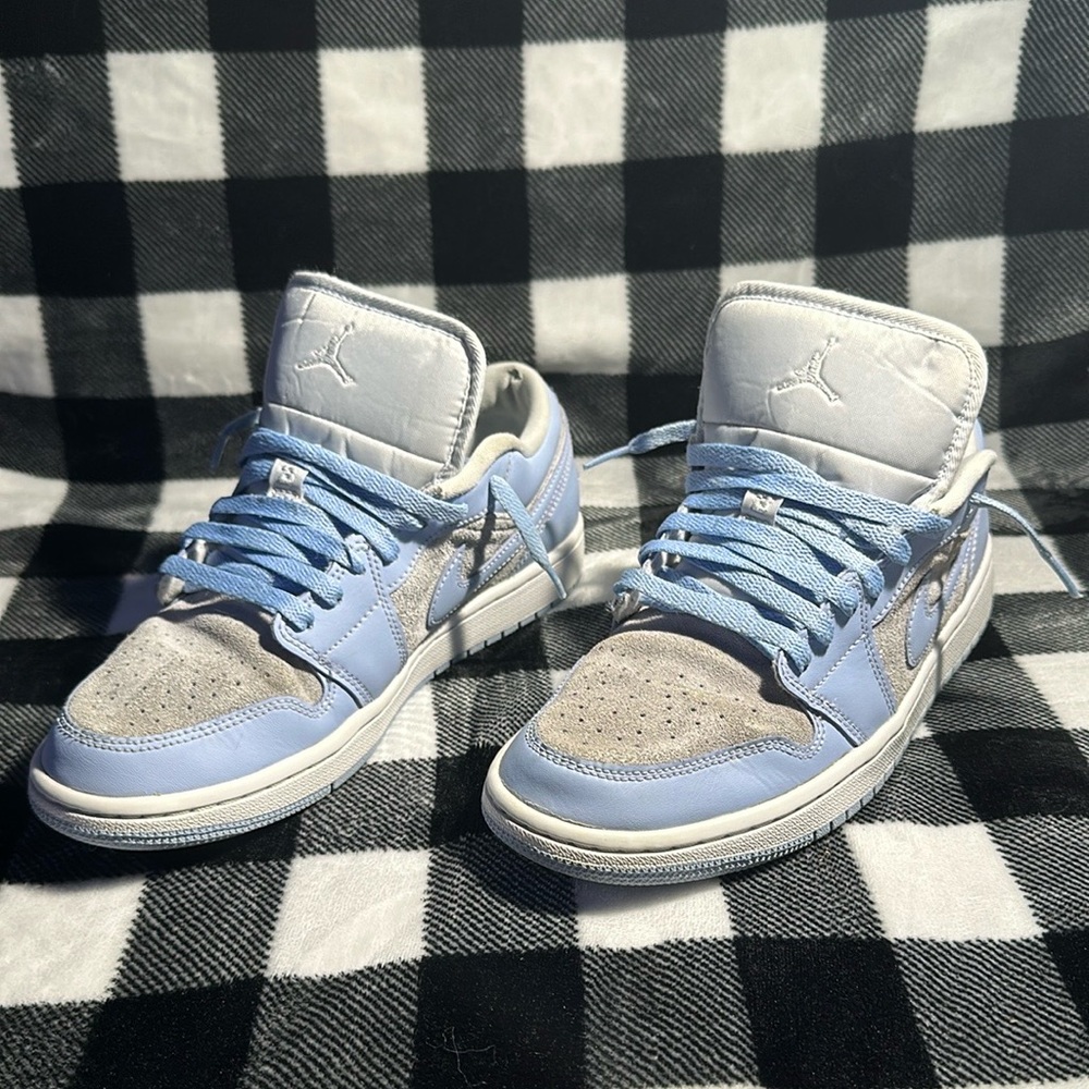 COPY - - Authentic Jordan 1 lows M 8.5/F 10